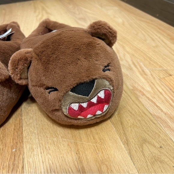 Cat & Jack Gatlin Bear Slippers NWT 13/1 Brown Kids Slip On Plush - Picture 3 of 5